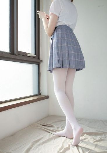 年轻女教师4hd中字免费观看
