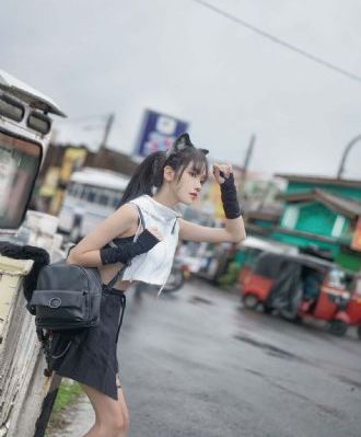 裙子里的怪兽